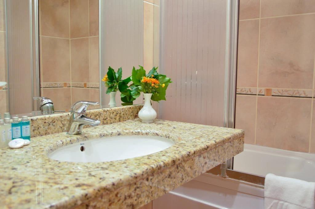Hotel Oasis 阿尔贝纳 外观 照片