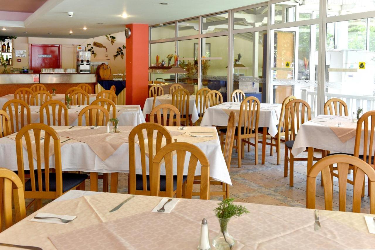 Hotel Oasis 阿尔贝纳 外观 照片