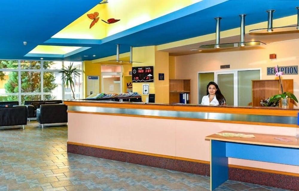 Hotel Oasis 阿尔贝纳 外观 照片