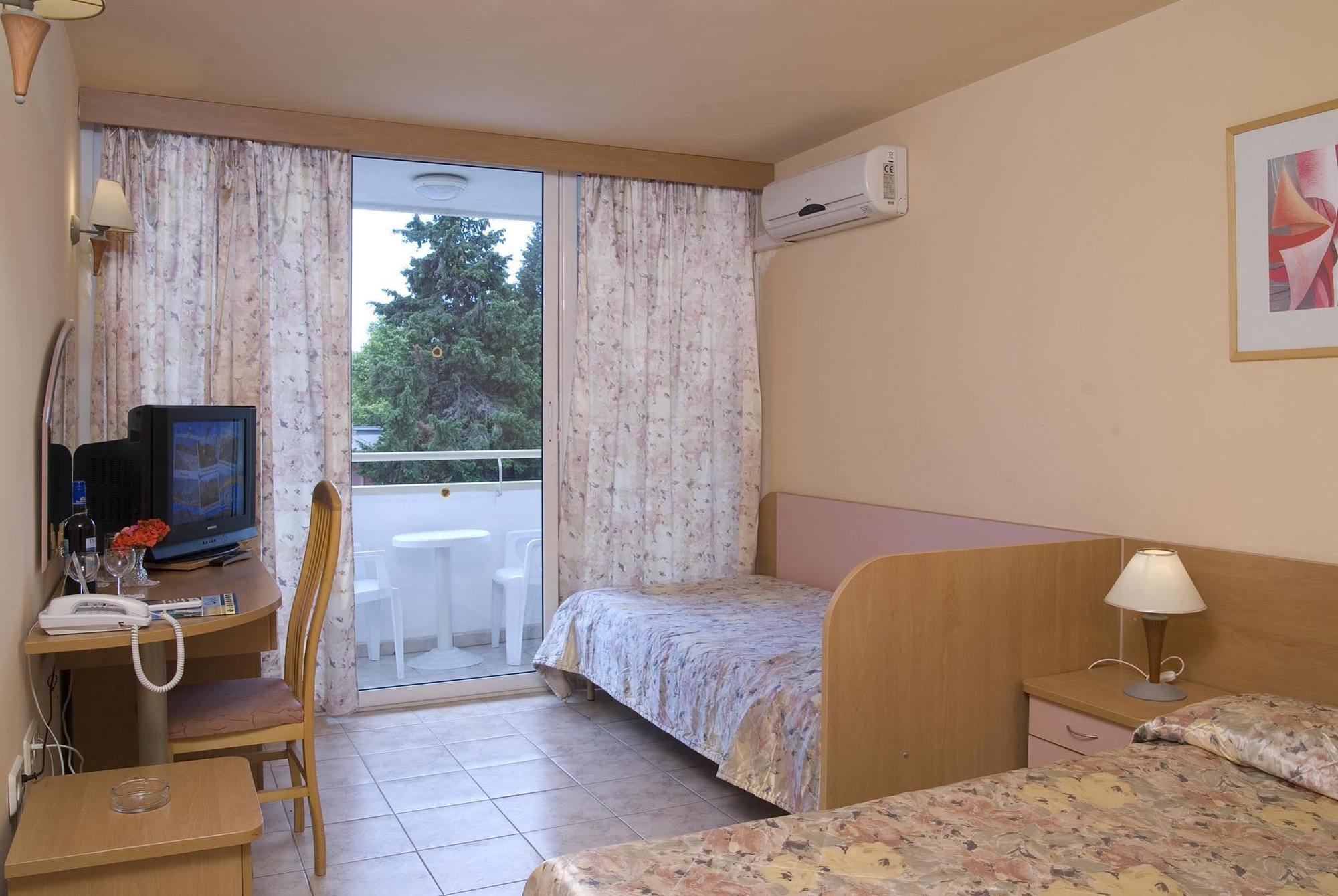 Hotel Oasis 阿尔贝纳 外观 照片
